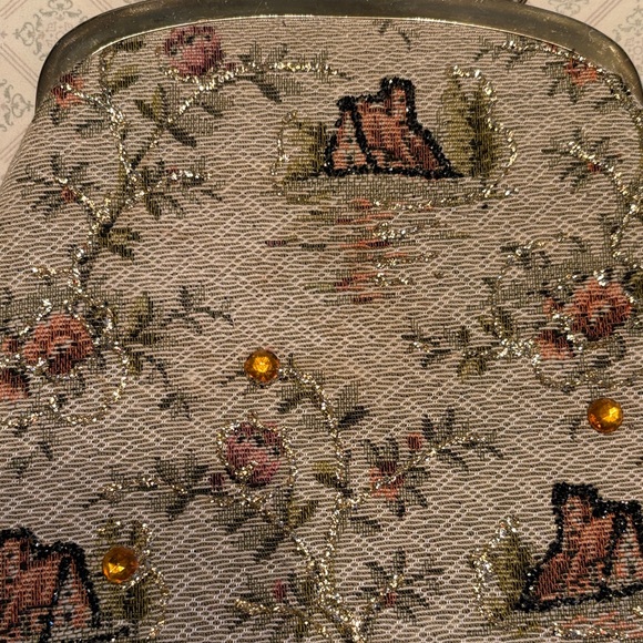 Vintage-Inspired Floral Clutch with Embellishments - Picture 3 of 15